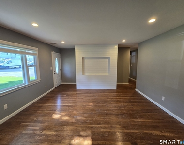 9 Lakeview Avenue - Photo Thumbnail 2