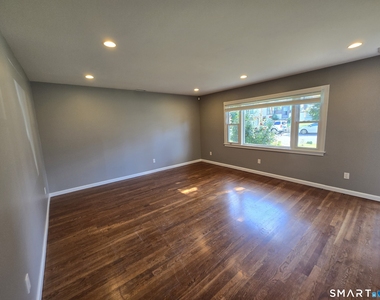 9 Lakeview Avenue - Photo Thumbnail 4