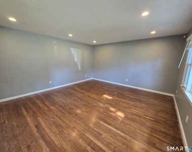 9 Lakeview Avenue - Photo Thumbnail 3