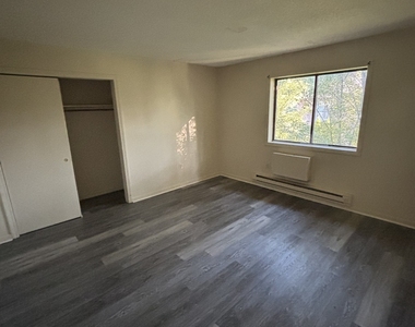 311 East Street - Photo Thumbnail 2