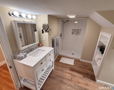 20 Hydelor Avenue - Photo Thumbnail 6