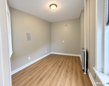 460 Main Street - Photo Thumbnail 3