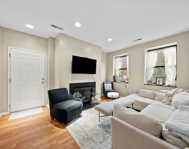 5611 Elmer Street - Photo Thumbnail 5