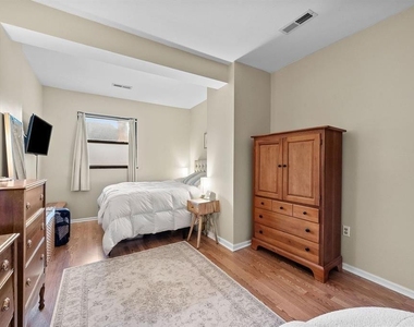 5611 Elmer Street - Photo Thumbnail 17