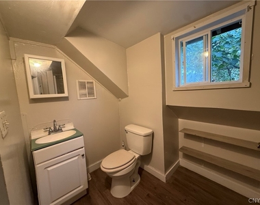 708 E Laurel Street - Photo Thumbnail 8