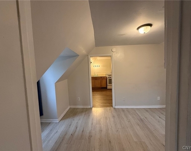 708 E Laurel Street - Photo Thumbnail 5