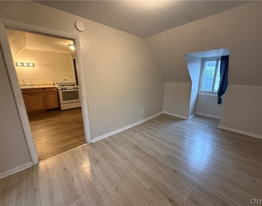 708 E Laurel Street - Photo Thumbnail 3