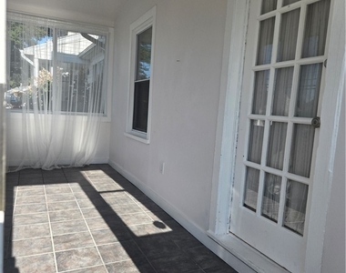227 W Ivy Street - Photo Thumbnail 1