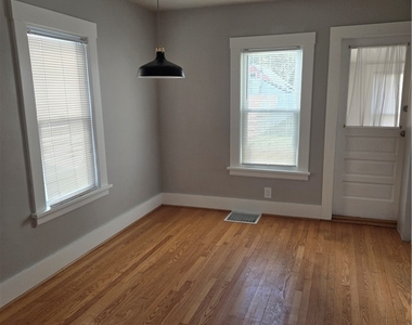 227 W Ivy Street - Photo Thumbnail 5