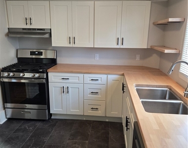 227 W Ivy Street - Photo Thumbnail 10