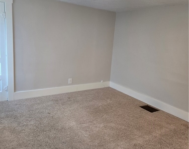 227 W Ivy Street - Photo Thumbnail 14