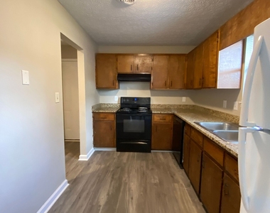105 Howell Way - Photo Thumbnail 1