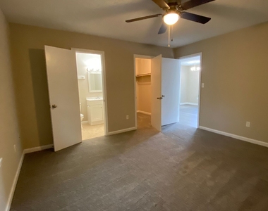 105 Howell Way - Photo Thumbnail 3