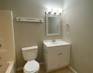 105 Howell Way - Photo Thumbnail 4