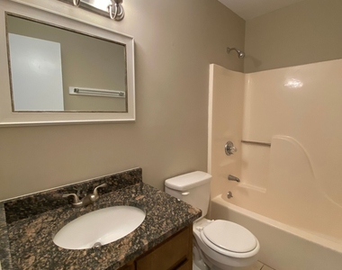 105 Howell Way - Photo Thumbnail 6