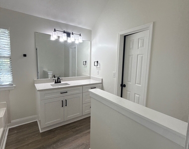 1664 Zacharys Way - Photo Thumbnail 15