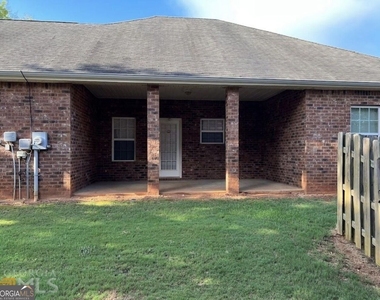 221 Polo Lane - Photo Thumbnail 4