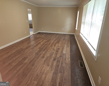 3202 Benjamin E Mays Drive Sw - Photo Thumbnail 1