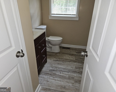 3202 Benjamin E Mays Drive Sw - Photo Thumbnail 3