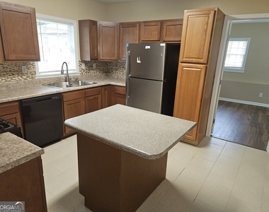 3202 Benjamin E Mays Drive Sw - Photo Thumbnail 6