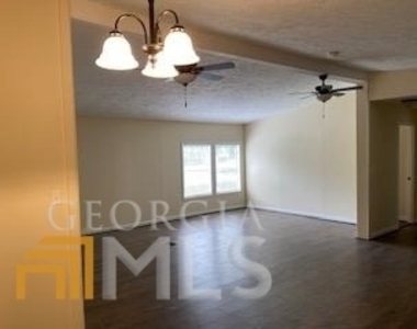 820 City Pond Road - Photo Thumbnail 4