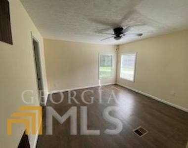 820 City Pond Road - Photo Thumbnail 6