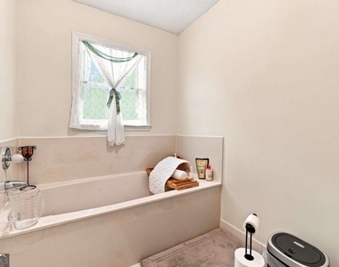 3924 Ashford Lake Court Ne - Photo Thumbnail 12