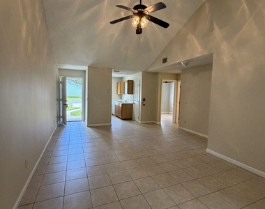 414 Admirals Walk Drive - Photo Thumbnail 3