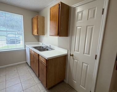 414 Admirals Walk Drive - Photo Thumbnail 8