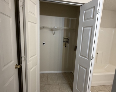 414 Admirals Walk Drive - Photo Thumbnail 12