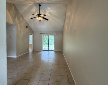 414 Admirals Walk Drive - Photo Thumbnail 2