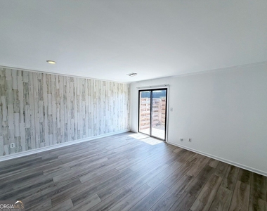 3925 Mountain View Road - Photo Thumbnail 4
