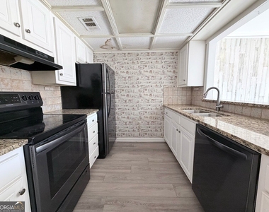 3925 Mountain View Road - Photo Thumbnail 3