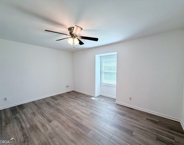 3925 Mountain View Road - Photo Thumbnail 11