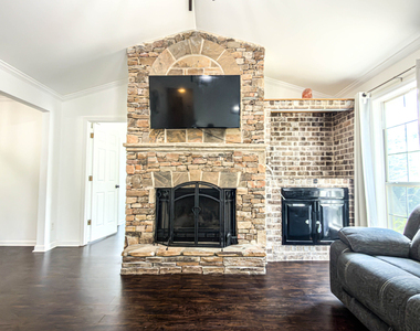 409 Fairington Lane - Photo Thumbnail 14