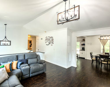 409 Fairington Lane - Photo Thumbnail 9