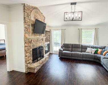409 Fairington Lane - Photo Thumbnail 15