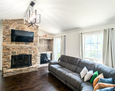 409 Fairington Lane - Photo Thumbnail 11
