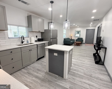 1477 Olive Street Sw - Photo Thumbnail 3