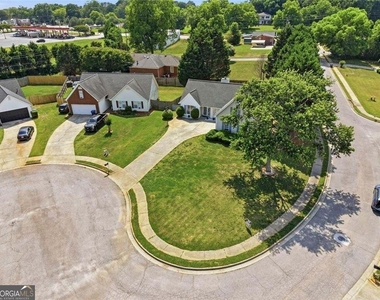 35 Shenandoah Drive - Photo Thumbnail 3