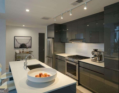 693 Peachtree Street Ne - Photo Thumbnail 3