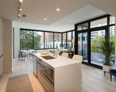 693 Peachtree Street Ne - Photo Thumbnail 2