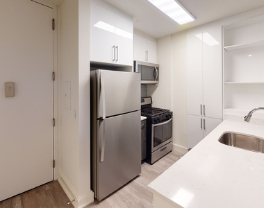 10 Hanover Square - Photo Thumbnail 1