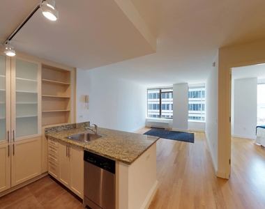 10 Hanover Square - Photo Thumbnail 24