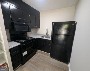 370 Peabody Street - Photo Thumbnail 2