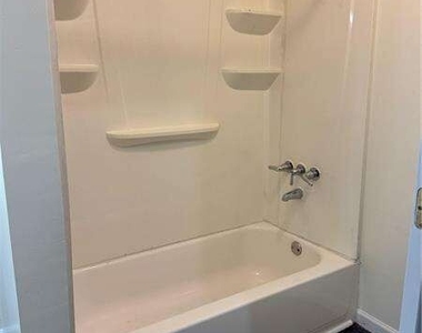 138 Edgewood Avenue - Photo Thumbnail 18