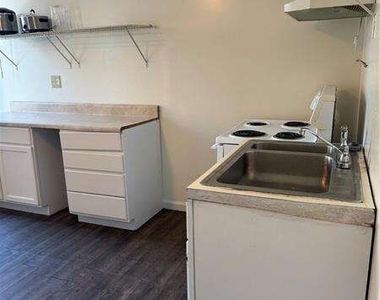 138 Edgewood Avenue - Photo Thumbnail 8
