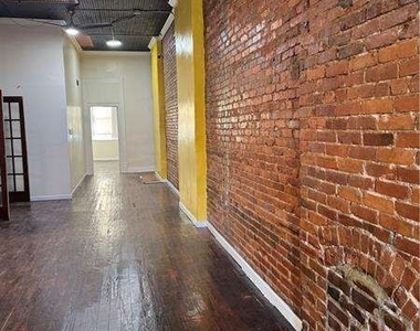 138 Edgewood Avenue - Photo Thumbnail 4