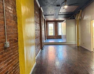 138 Edgewood Avenue - Photo Thumbnail 5