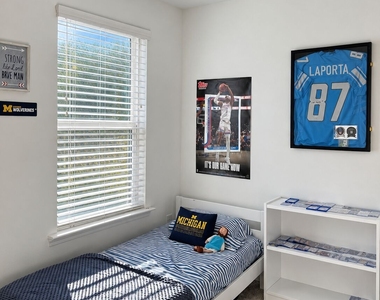 2945 Salinger Way - Photo Thumbnail 13
